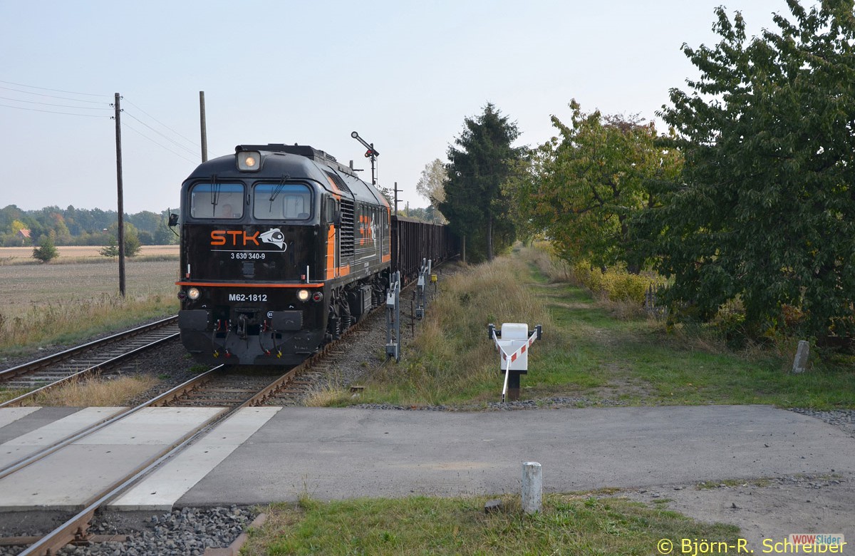 Auch M62 18212 von STK war wieder unterwegs und bringt den ersten Zugteil von Turoszow nach Wegliniec.