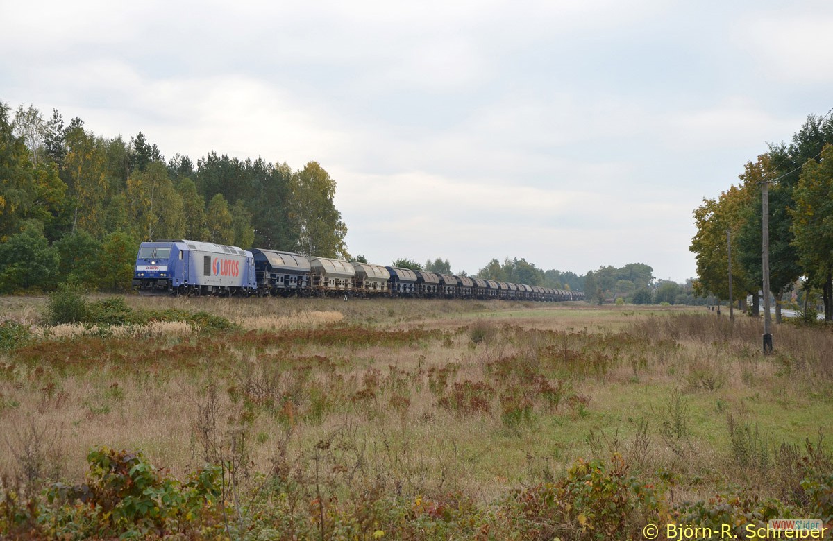 Leider wenig los war bei Umleiterzügen zwischen Zary und Wegliniec, einzig Lotos 285 131 machte sich gegen 12:15 Uhr auf den Weg nach Forst, hier bei Stary Wegliniec.